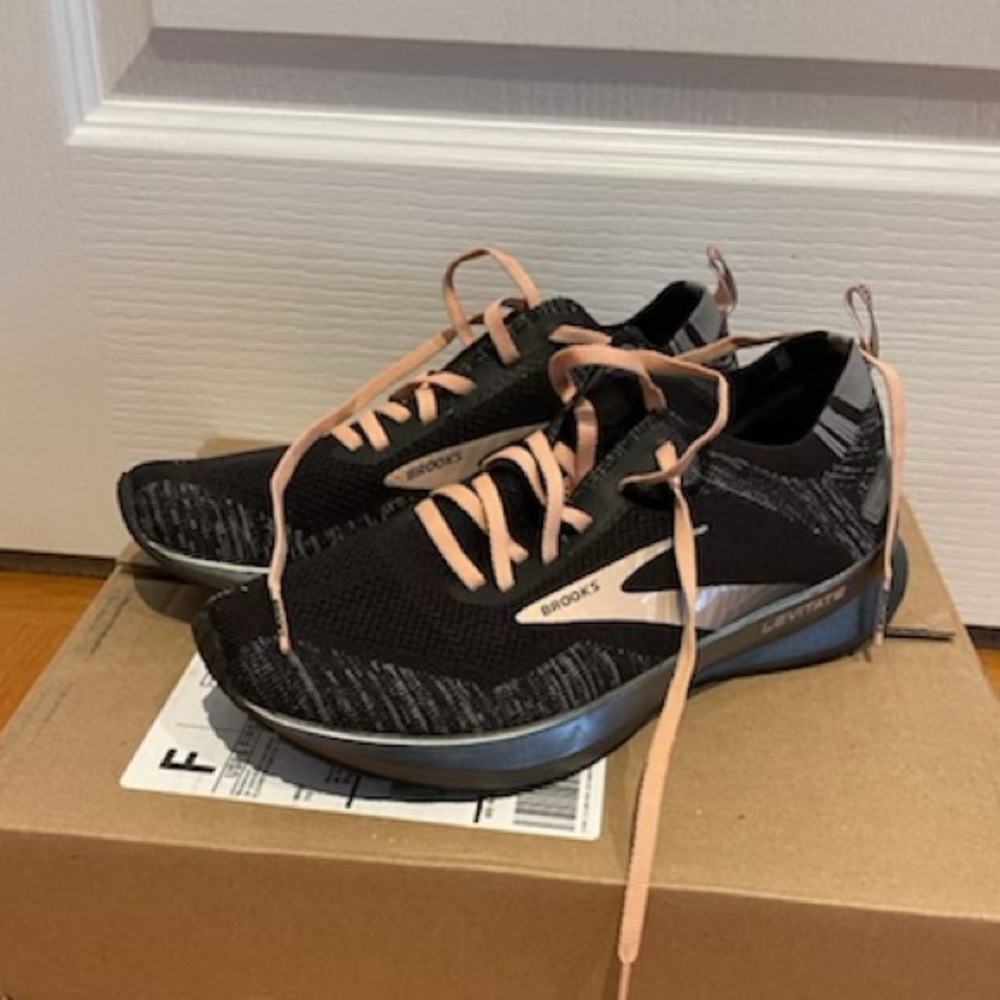Gently worn Brooks Levitate size 8.5